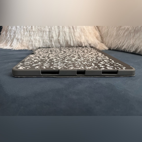 NWOT Black and White Composition Book Tablet Case for iPad - Picture 3 of 9